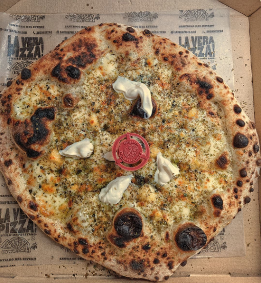Imagen de una pizza tipo 4 quesos